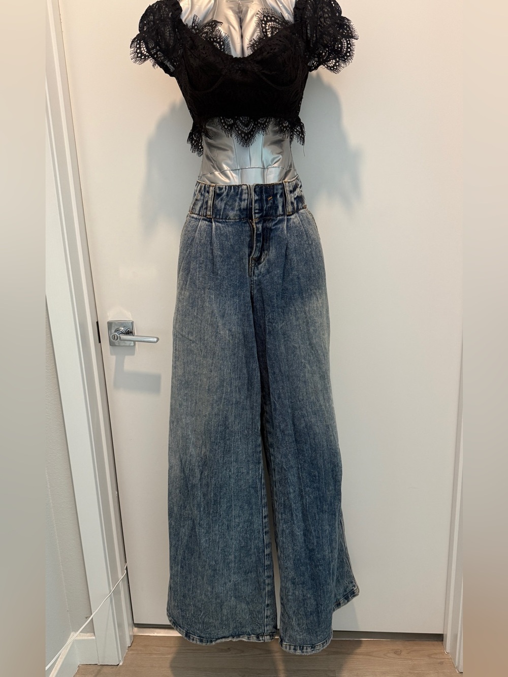 Vigoss Wide Leg Pleated Jeans Size 29 Mid Rise 100% Cotton Baggy Y2K Denim